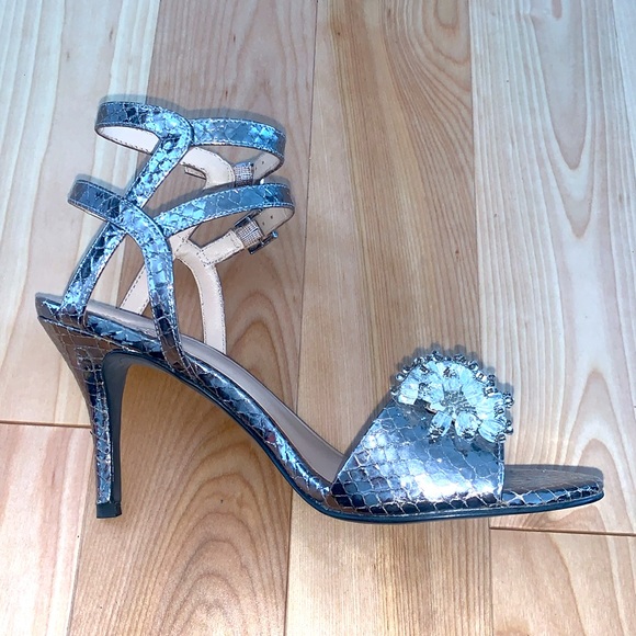 What For sandals size 6 - Picture 2 of 4